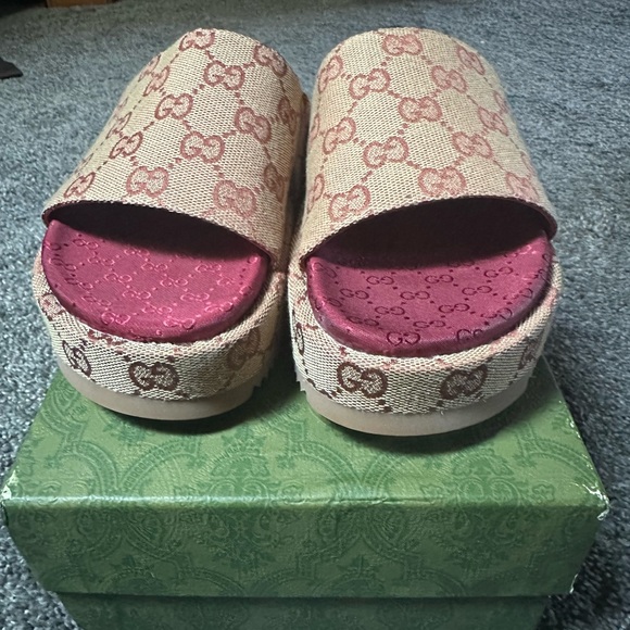 Authentic Double Gucci platform slides!!! - Picture 1 of 6